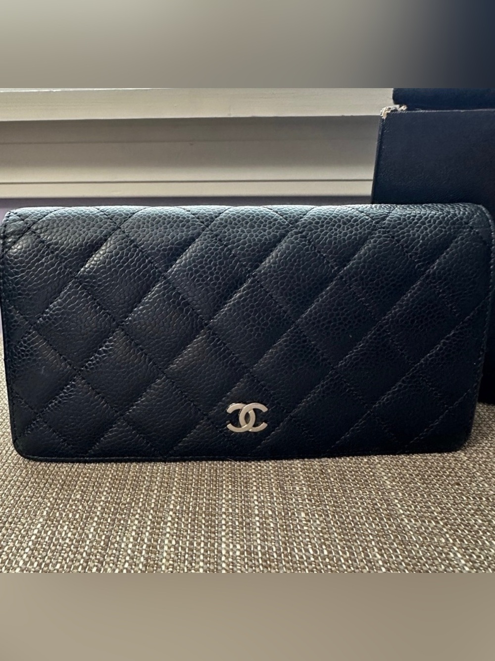 CHANEL Quilted Caviar Wallet with CC Logo - Black - Picture 4 of 9